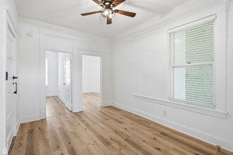 107 1/2 Dean St in Woodstock, IL - Building Photo - Building Photo