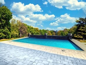 21 N Farragut Rd in Montauk, NY - Foto de edificio - Building Photo