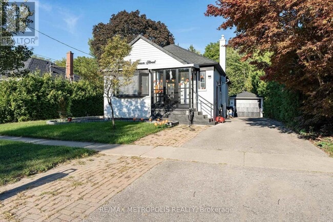 855 Grierson St