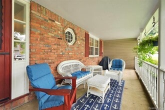 5 Bronze Ct in Huntington, NY - Building Photo - Building Photo