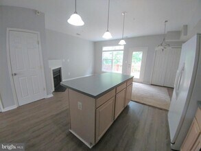 8 Harbour Heights Dr in Annapolis, MD - Building Photo - Building Photo