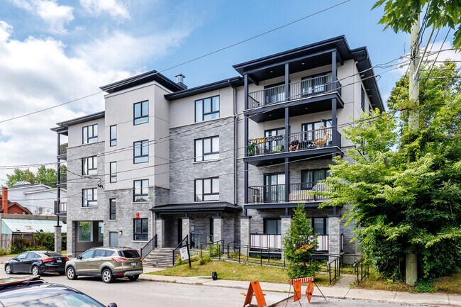 216 73E Av in Laval, QC - Building Photo - Building Photo