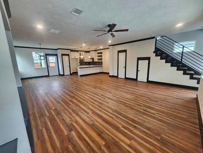 1002 Natchez Ave