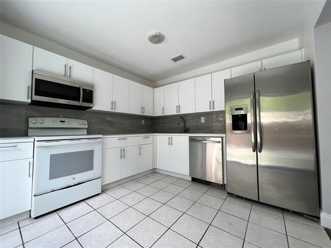 10041 Loquat St in Miramar, FL - Building Photo - Building Photo