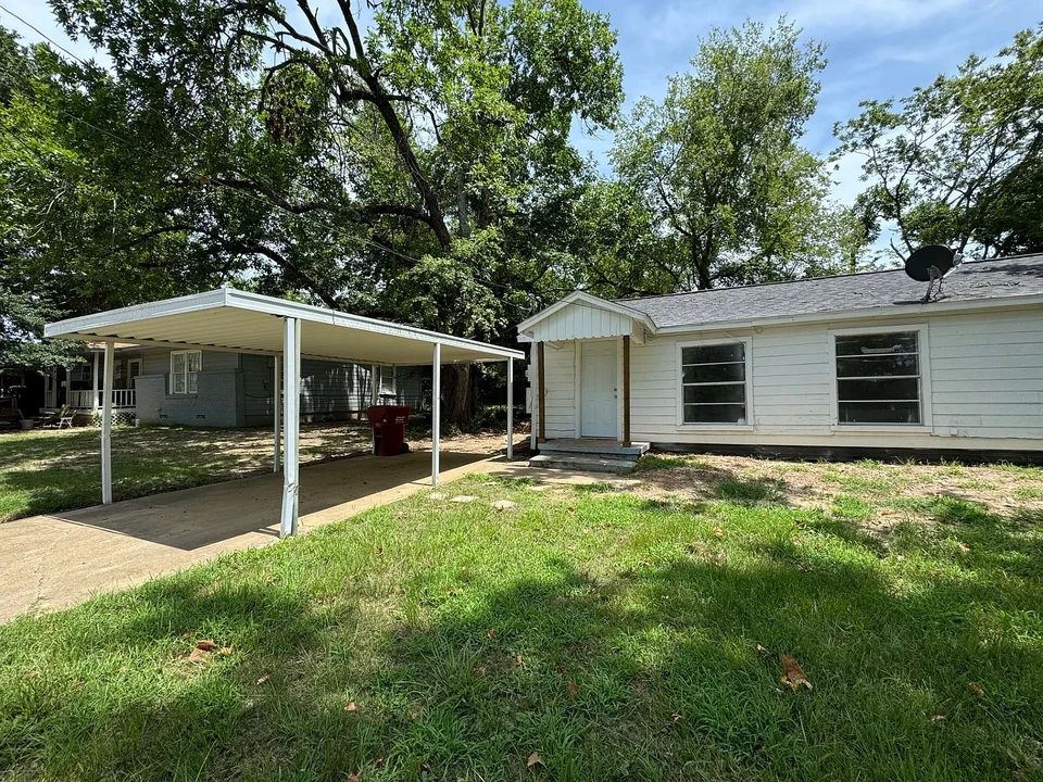 560 Athens St in Canton, TX - Building Photo