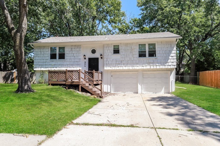 804 N Troost St in Olathe, KS - Building Photo