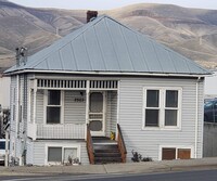 2503 Main St, Unit Updtairs in Lewiston, ID - Foto de edificio - Building Photo