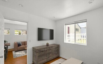 3901 S Orange Dr in Los Angeles, CA - Building Photo - Building Photo