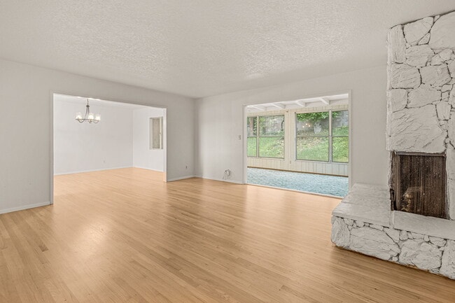 9351 La Suvida Dr in La Mesa, CA - Building Photo - Building Photo