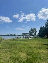 320 Weed Ave in Stamford, CT - Building Photo