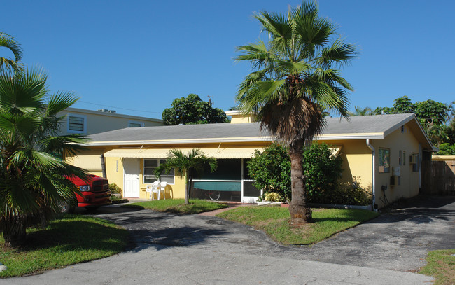 4421 NE 19th Ter in Oakland Park, FL - Foto de edificio - Building Photo