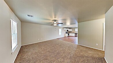 138 St Charles Way in Midwest City, OK - Building Photo - Building Photo