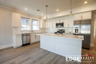 55 Saunders St, Unit 2 in Boston, MA - Building Photo