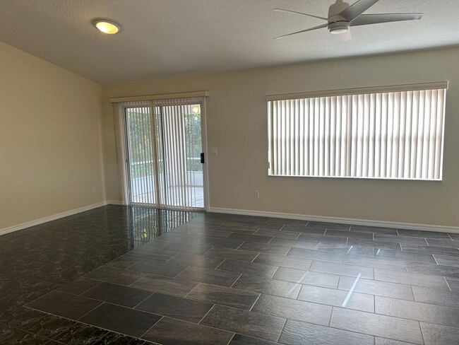 40 Westgate Ln in Palm Coast, FL - Foto de edificio - Building Photo