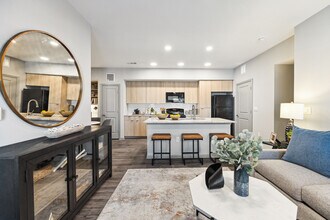 Willow Plaza in Houston, TX - Building Photo - Building Photo