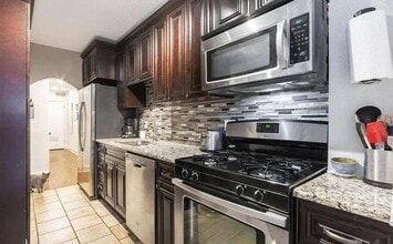 319 E 43rd St in Kansas City, MO - Building Photo - Building Photo