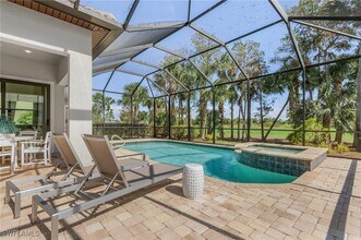 9248 Cormorant Dr in Naples, FL - Foto de edificio - Building Photo
