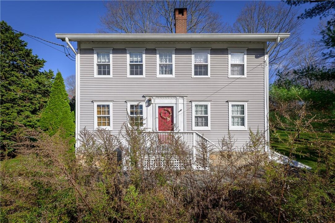 187 Salem Rd in Pound Ridge, NY - Foto de edificio