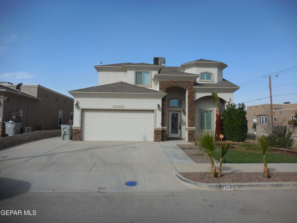 3143 Red Maple in El Paso, TX - Building Photo