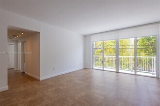50 Ocean Ln Dr in Key Biscayne, FL - Building Photo - Building Photo