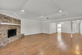 3908 Morman Ln in Addison, TX - Foto de edificio - Building Photo