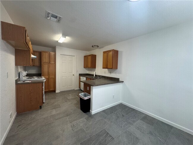 3442 Sunriver Rd in Bullhead City, AZ - Building Photo - Building Photo