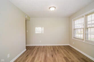 6 Augusta Cir in Greenwood, IN - Building Photo - Building Photo