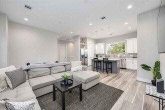 2611 Huntington Creek Ln in Houston, TX - Building Photo - Building Photo