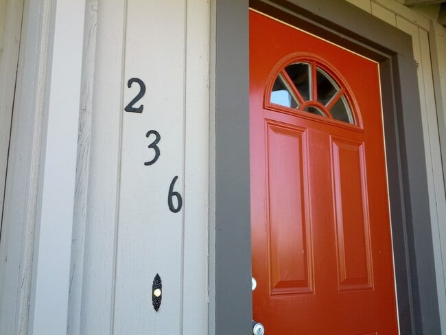 236 Toledo Street in Vallejo, CA - Foto de edificio - Building Photo