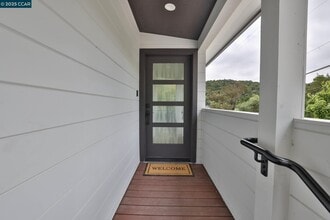 946 Risa Rd in Lafayette, CA - Building Photo - Building Photo