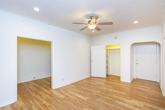 Edgemont & Banbury Manor Apartments in Los Angeles, CA - Foto de edificio - Interior Photo