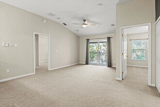 7043 Deer Lodge Cir in Jacksonville, FL - Foto de edificio - Building Photo