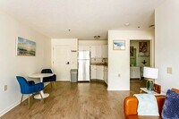 23 N Main St, Unit 1 Bedroom in Hilton Head Island, SC - Foto de edificio - Building Photo