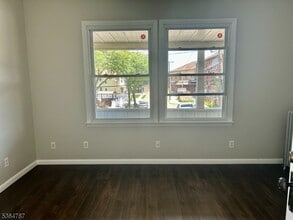 136 Carlton Ave in East Rutherford, NJ - Building Photo - Building Photo