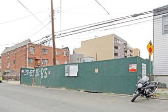 30-83 23rd Street, Astoria, Queens in Astoria, NY - Foto de edificio - Building Photo