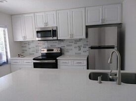 1601 Big Tree Rd in South Daytona, FL - Building Photo