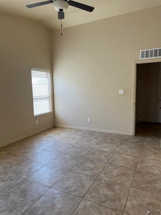 4296 W 12th Ln in Yuma, AZ - Foto de edificio - Building Photo
