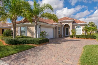 5254 Eleuthra Cir in Vero Beach, FL - Building Photo - Building Photo