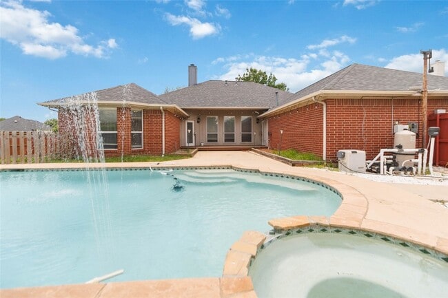 2502 Chapel Hill Dr in Rowlett, TX - Building Photo - Building Photo