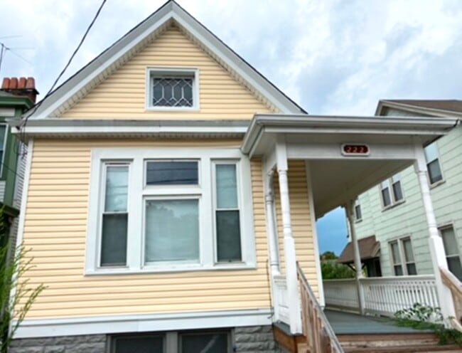 property at 222 E 18th St