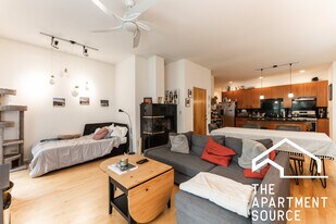 1407 N Wicker Park Ave, Unit 2 in Chicago, IL - Building Photo