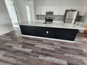 905 NW 1st St in Cape Coral, FL - Foto de edificio - Building Photo