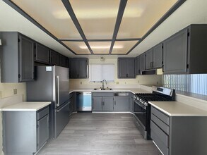 2829 San Luis Dr in Lancaster, CA - Building Photo - Building Photo