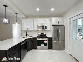 3045 W Addison St, Unit J09W in Chicago, IL - Building Photo - Building Photo