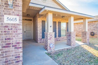 5605 112th St in Lubbock, TX - Foto de edificio - Building Photo