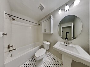 2065 Dixie Belle Dr in Orlando, FL - Building Photo - Building Photo