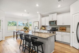 107 Nathaniel Dr in Taylor, TX - Building Photo - Building Photo