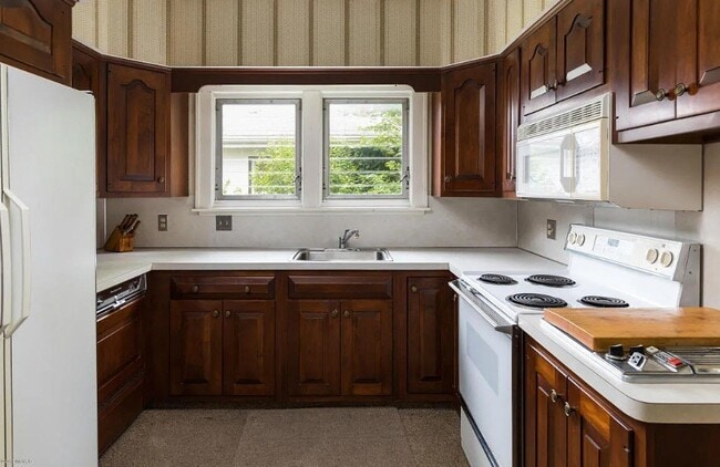 470 Eleanor St NE in Grand Rapids, MI - Building Photo - Building Photo