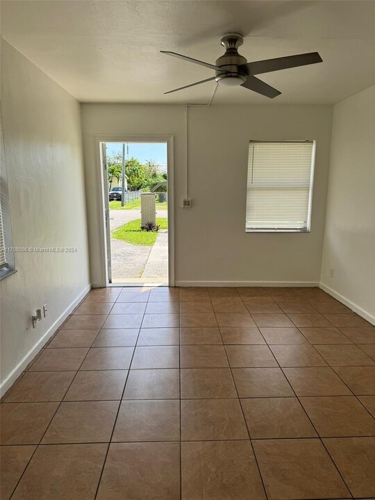 1708 Lauderdale Manor Dr in Fort Lauderdale, FL - Building Photo