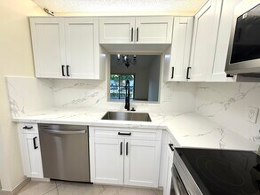 6649 Somerset Dr in Boca Raton, FL - Building Photo - Building Photo
